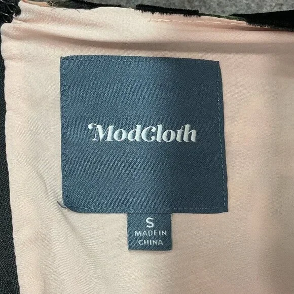 ModCloth "Soirée Saunter" Green Velvet PLEASE READ - Picture 2 of 3